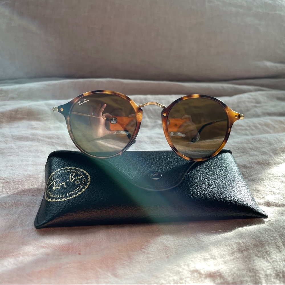 Ray-Ban round fleck